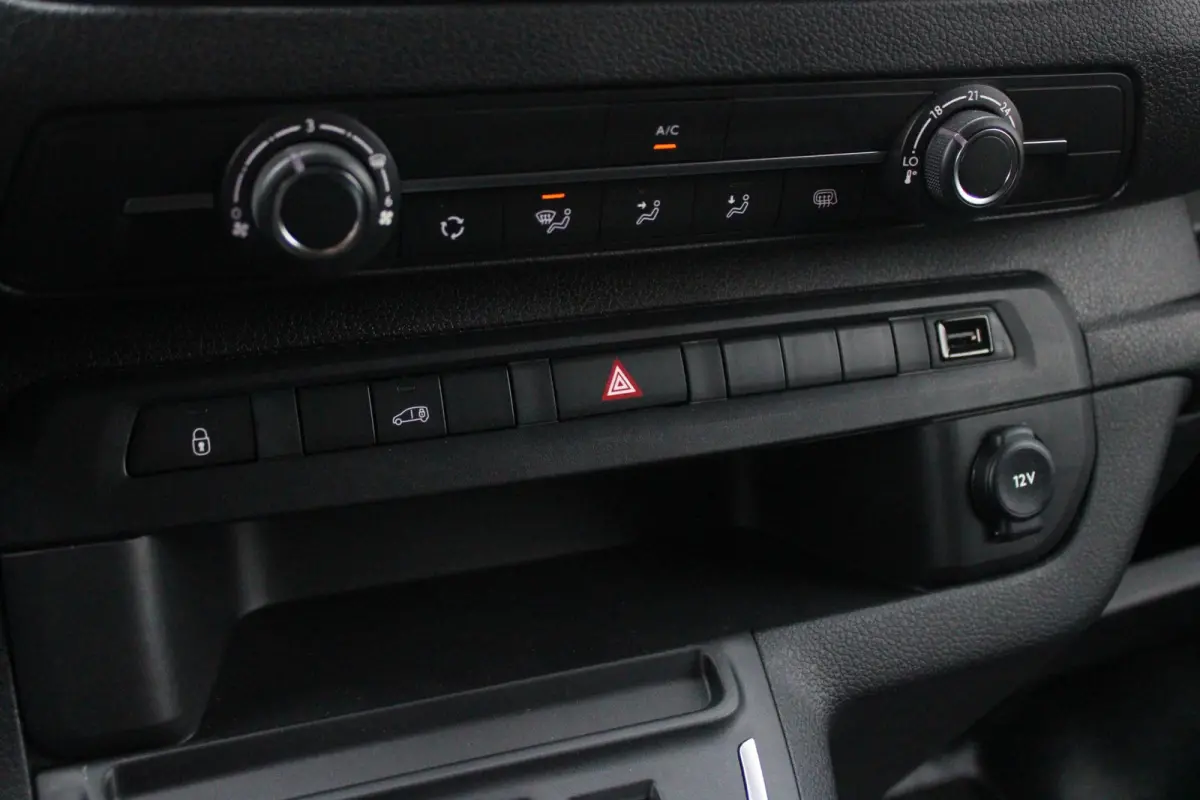 EV L2 75 kWh | NAVIGATIE 10" TOUCHSCREEN | ACHTERUITRIJ CAMERA | APPLE CARPLAY/ANDROID AUTO | PARKEERSENSOREN | CRUISE CONTROL | DAB+ RADIO | 3-ZITS | LAADRUIMTE PAKKET | PACK MODUWORK |
