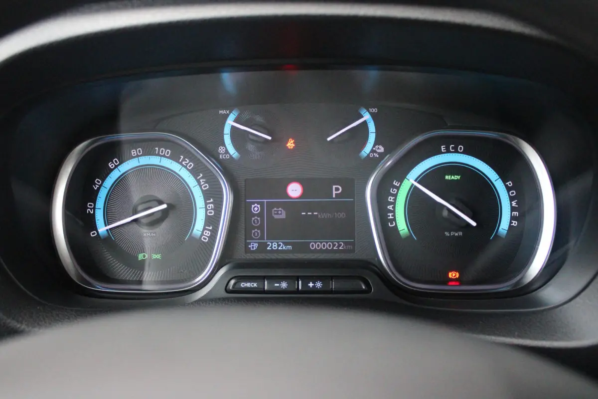 EV L2 75 kWh | NAVIGATIE 10" TOUCHSCREEN | ACHTERUITRIJ CAMERA | APPLE CARPLAY/ANDROID AUTO | PARKEERSENSOREN | CRUISE CONTROL | DAB+ RADIO | 3-ZITS | LAADRUIMTE PAKKET | PACK MODUWORK |