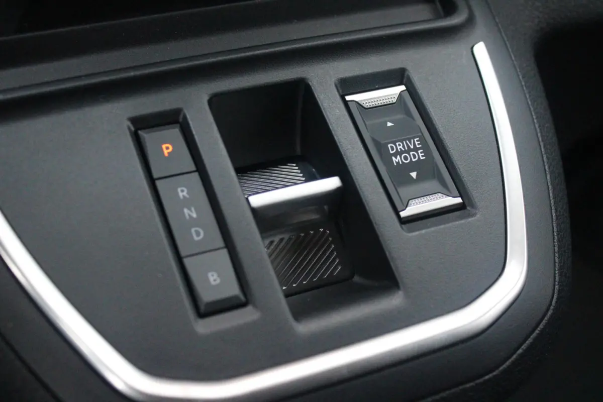 EV L2 75 kWh | NAVIGATIE 10" TOUCHSCREEN | ACHTERUITRIJ CAMERA | APPLE CARPLAY/ANDROID AUTO | PARKEERSENSOREN | CRUISE CONTROL | DAB+ RADIO | 3-ZITS | LAADRUIMTE PAKKET | PACK MODUWORK |