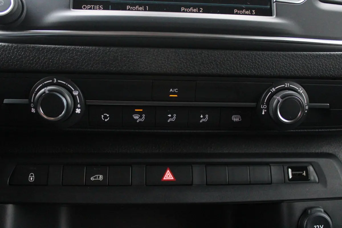 EV L2 75 kWh | NAVIGATIE 10" TOUCHSCREEN | ACHTERUITRIJ CAMERA | APPLE CARPLAY/ANDROID AUTO | PARKEERSENSOREN | CRUISE CONTROL | DAB+ RADIO | 3-ZITS | LAADRUIMTE PAKKET | PACK MODUWORK |