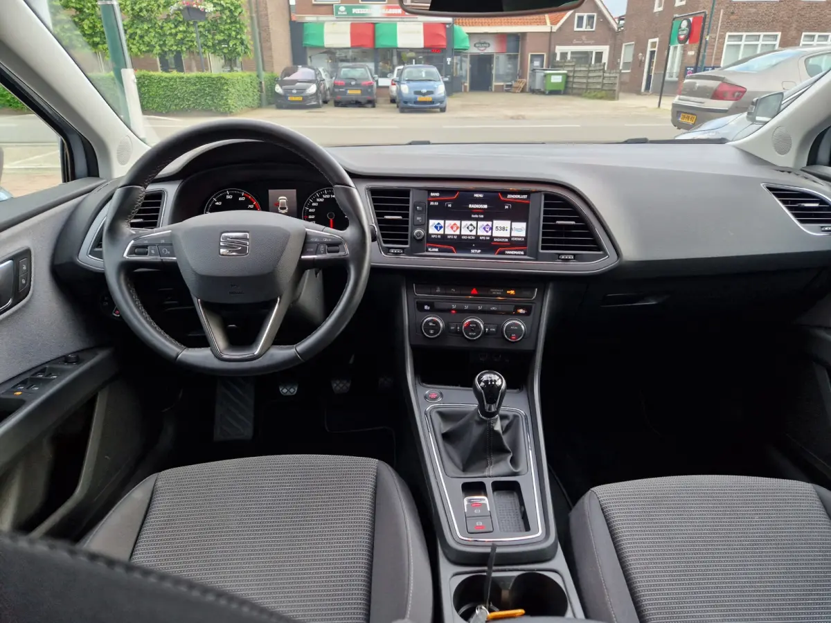 1.5 TGI Style, Navigatie,Apple Car Play,L.M.Velgen,Parkeersensoren