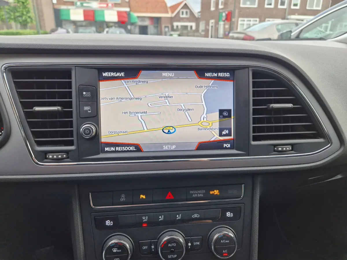1.5 TGI Style, Navigatie,Apple Car Play,L.M.Velgen,Parkeersensoren
