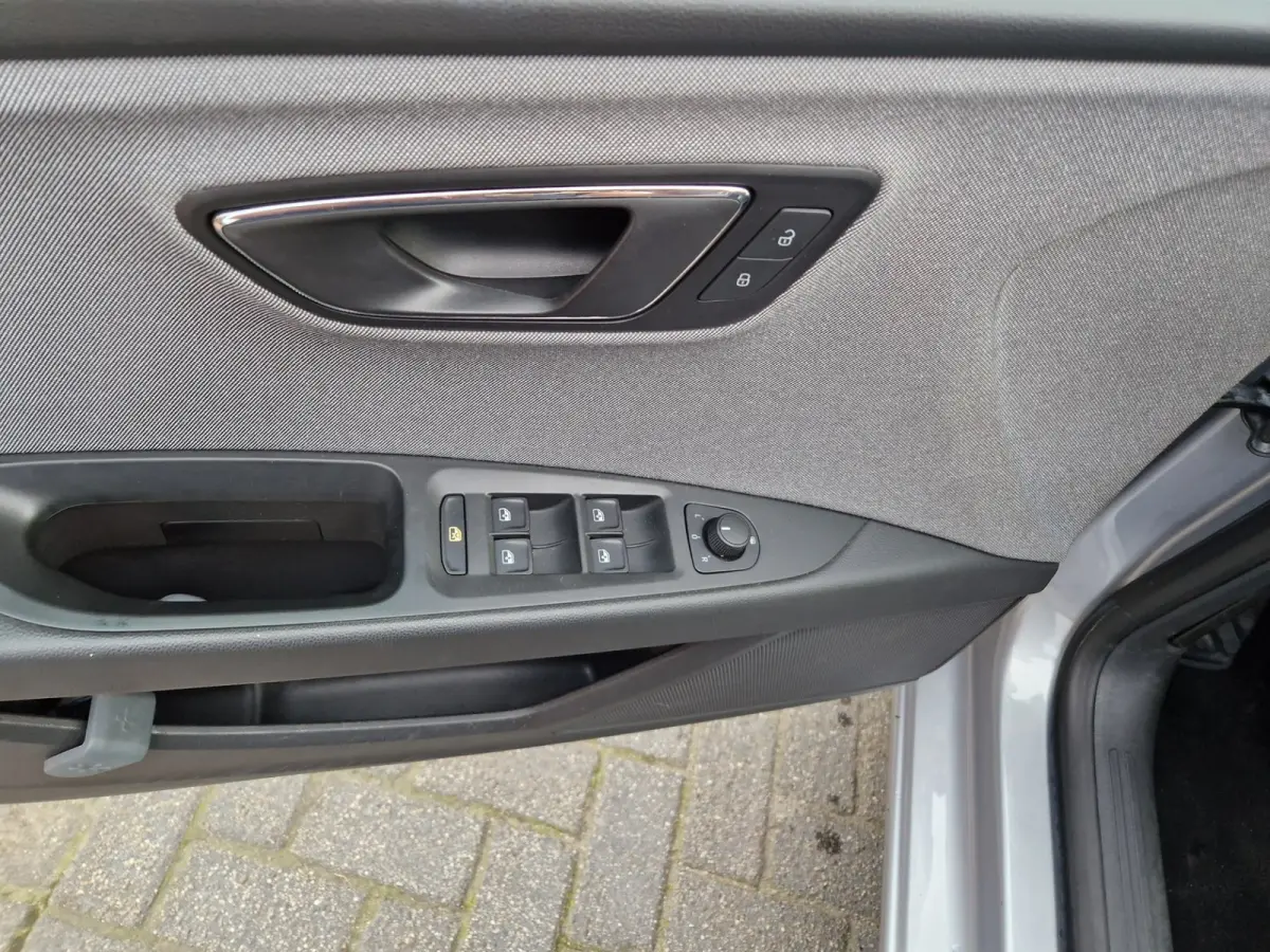 1.5 TGI Style, Navigatie,Apple Car Play,L.M.Velgen,Parkeersensoren
