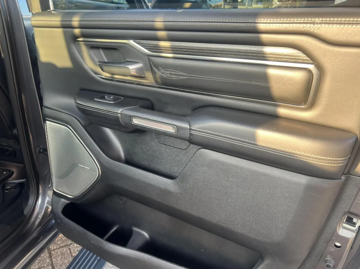 1500 4X4 5.7 V8 4x4 Crew Cab 5'7 Limited