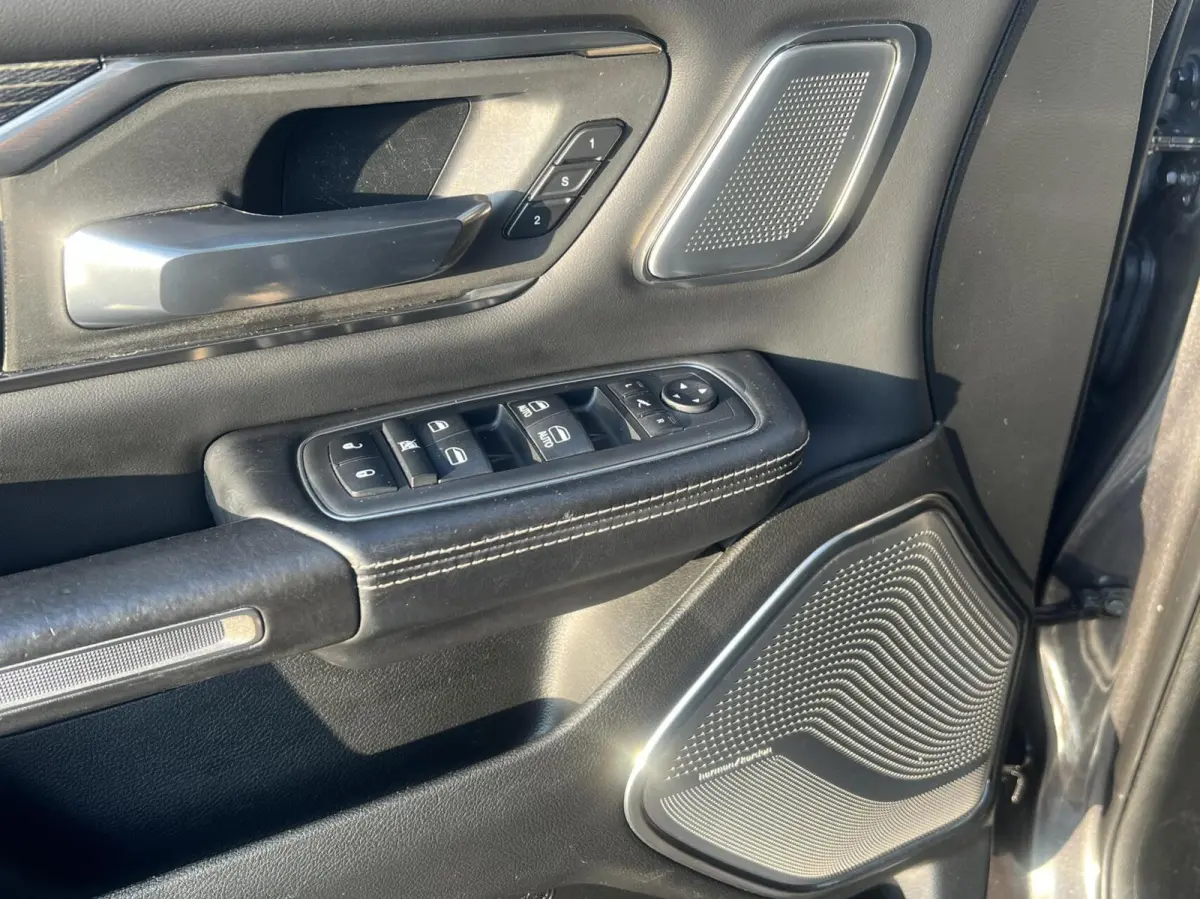 1500 4X4 5.7 V8 4x4 Crew Cab 5'7 Limited