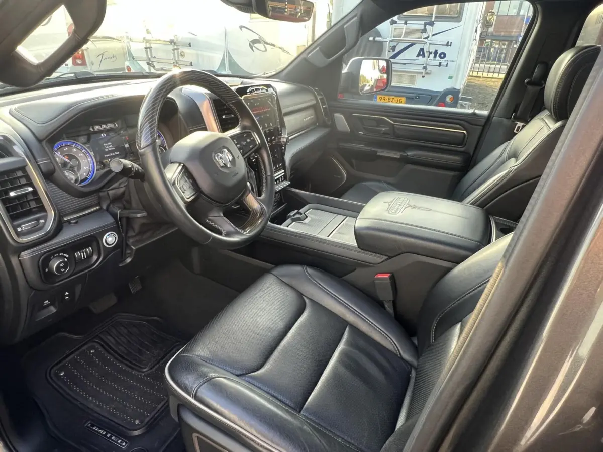 1500 4X4 5.7 V8 4x4 Crew Cab 5'7 Limited