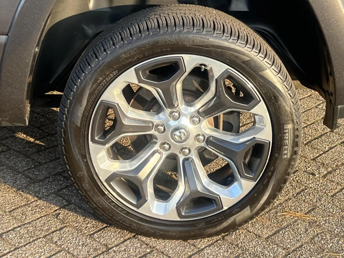 1500 4X4 5.7 V8 4x4 Crew Cab 5'7 Limited