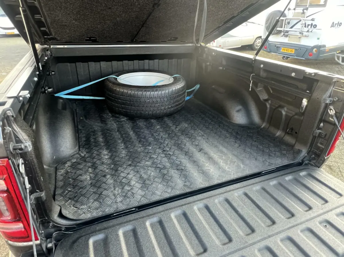 1500 4X4 5.7 V8 4x4 Crew Cab 5'7 Limited