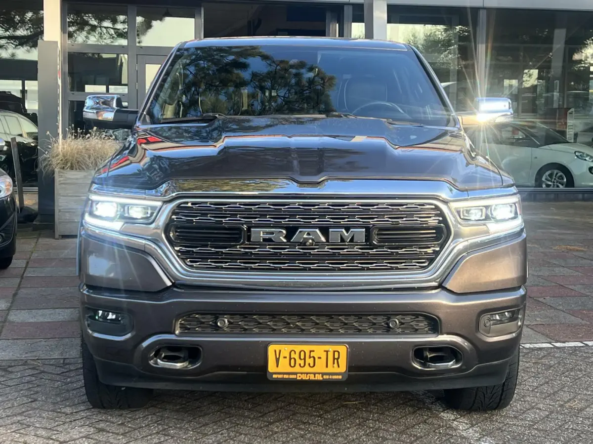 1500 4X4 5.7 V8 4x4 Crew Cab 5'7 Limited