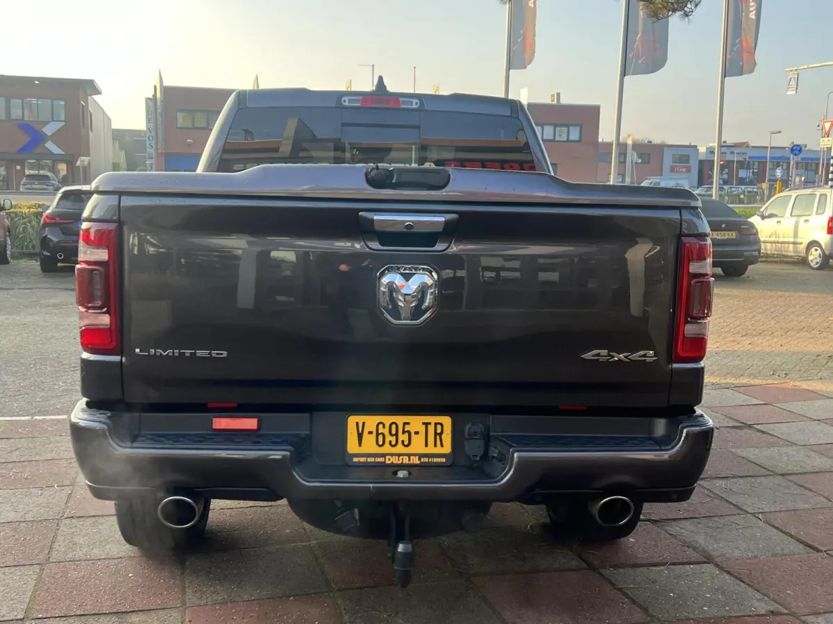 1500 4X4 5.7 V8 4x4 Crew Cab 5'7 Limited