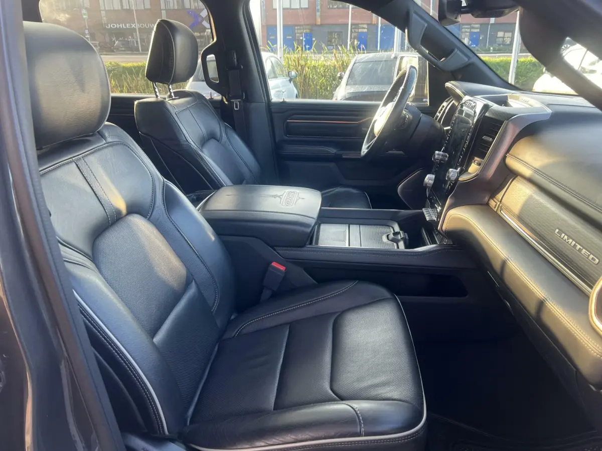 1500 4X4 5.7 V8 4x4 Crew Cab 5'7 Limited