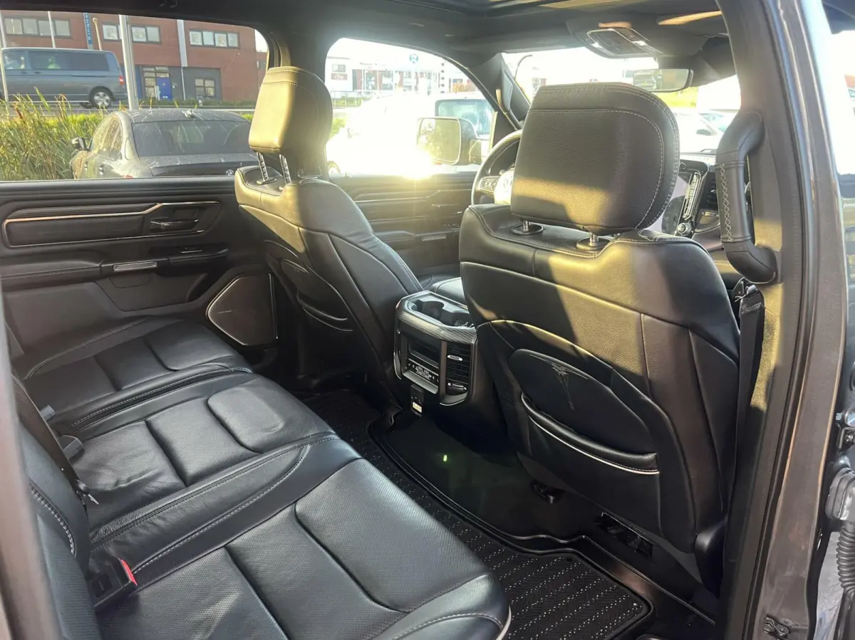 1500 4X4 5.7 V8 4x4 Crew Cab 5'7 Limited