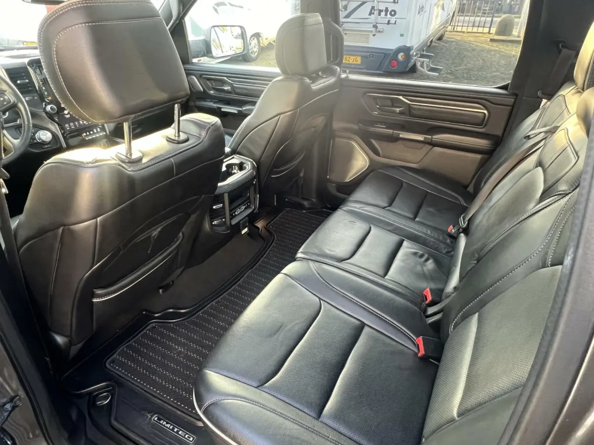 1500 4X4 5.7 V8 4x4 Crew Cab 5'7 Limited