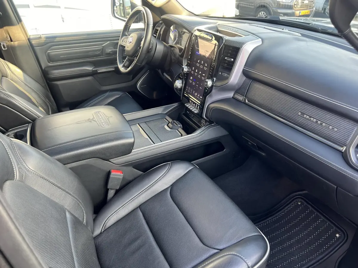 1500 4X4 5.7 V8 4x4 Crew Cab 5'7 Limited
