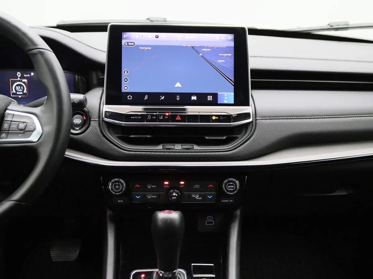 1.5T e-Hybrid Night Eagle | Half-Leder | Navigatie | Parkeercamera | Climate control | Lichtmetalen velgen | LED |