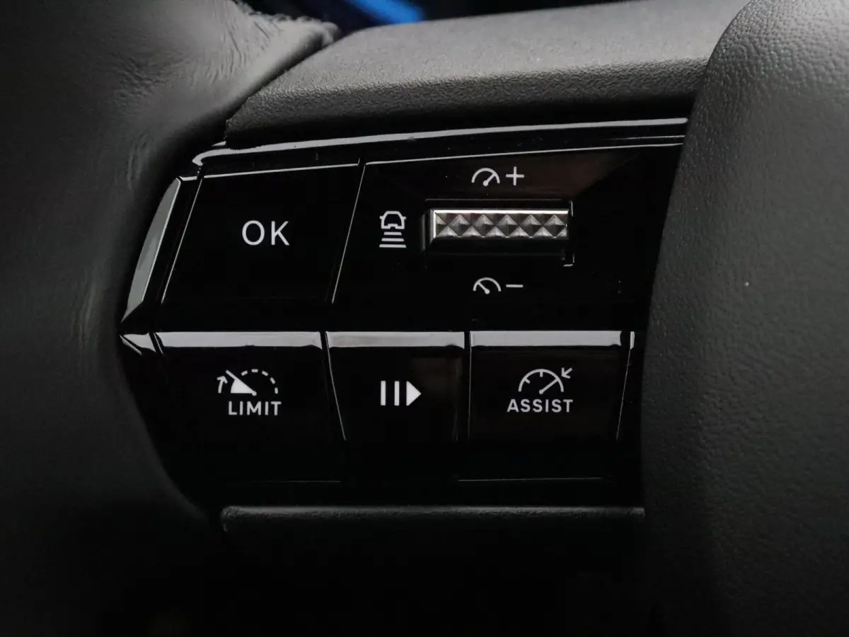 Elettrica Speciale 54 kWh | Navigatie | Parkeersensoren | Camera | Stoelverwarming | Warmtepomp | LMV 18"|