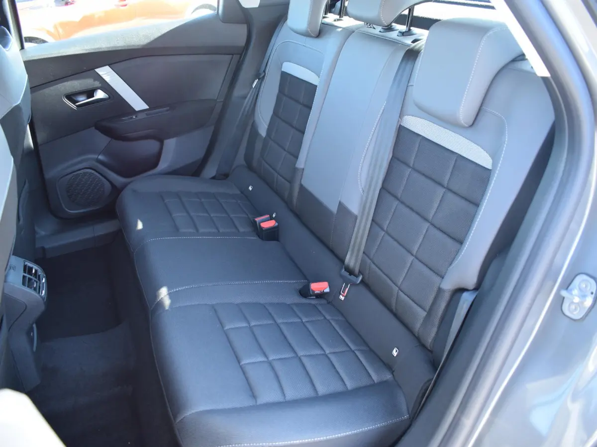 1.2 Hybrid 136 Business | STOELVERWARMING | ADAPTIEVE CRUISE CONTROL | CAMERA + SENSOREN | NAVIGATIE