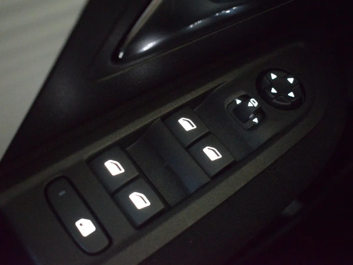 1.2 Hybrid 136 Business | STOELVERWARMING | ADAPTIEVE CRUISE CONTROL | CAMERA + SENSOREN | NAVIGATIE