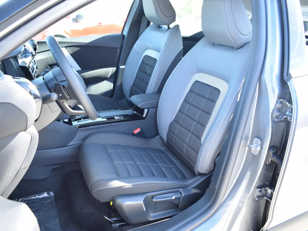 1.2 Hybrid 136 Business | STOELVERWARMING | ADAPTIEVE CRUISE CONTROL | CAMERA + SENSOREN | NAVIGATIE