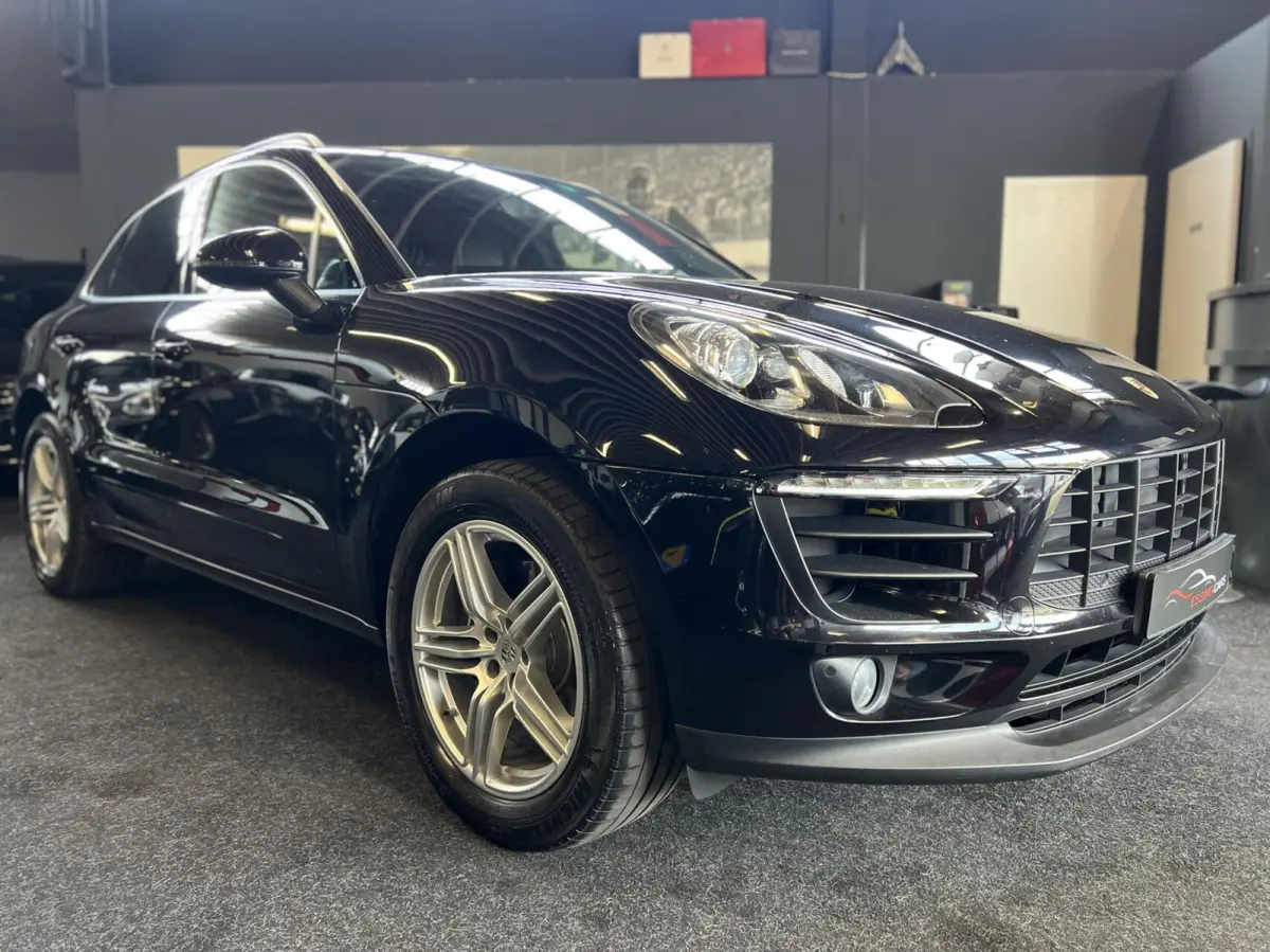 2.0 Apple CarPlay/ SPORTLEER /NAVIGATIE
