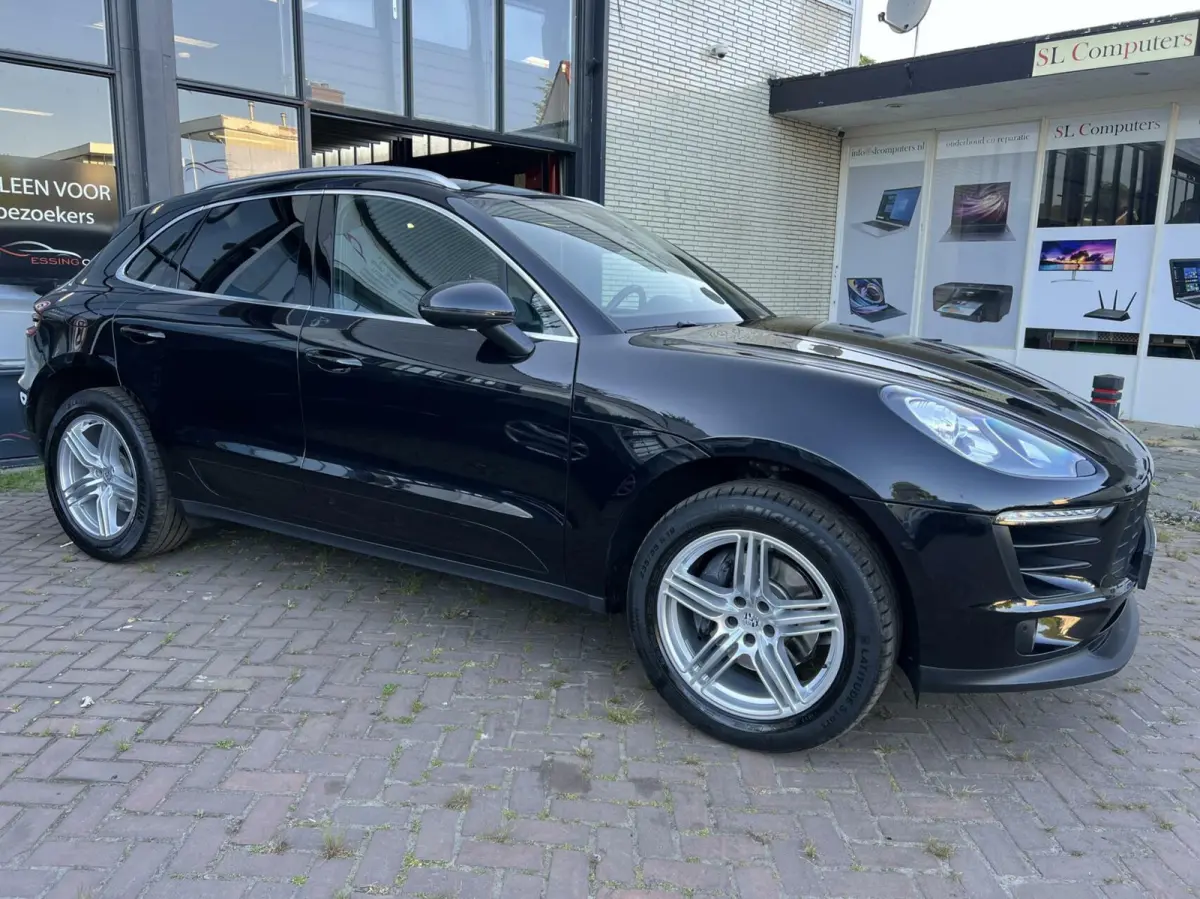 2.0 Apple CarPlay/ SPORTLEER /NAVIGATIE