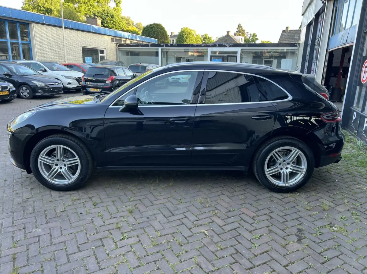 2.0 Apple CarPlay/ SPORTLEER /NAVIGATIE