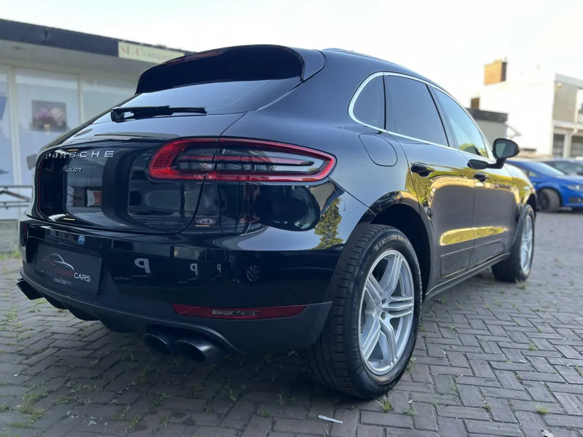 2.0 Apple CarPlay/ SPORTLEER /NAVIGATIE