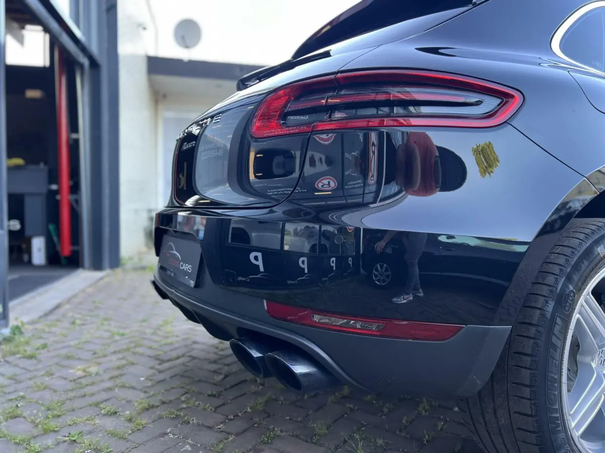 2.0 Apple CarPlay/ SPORTLEER /NAVIGATIE