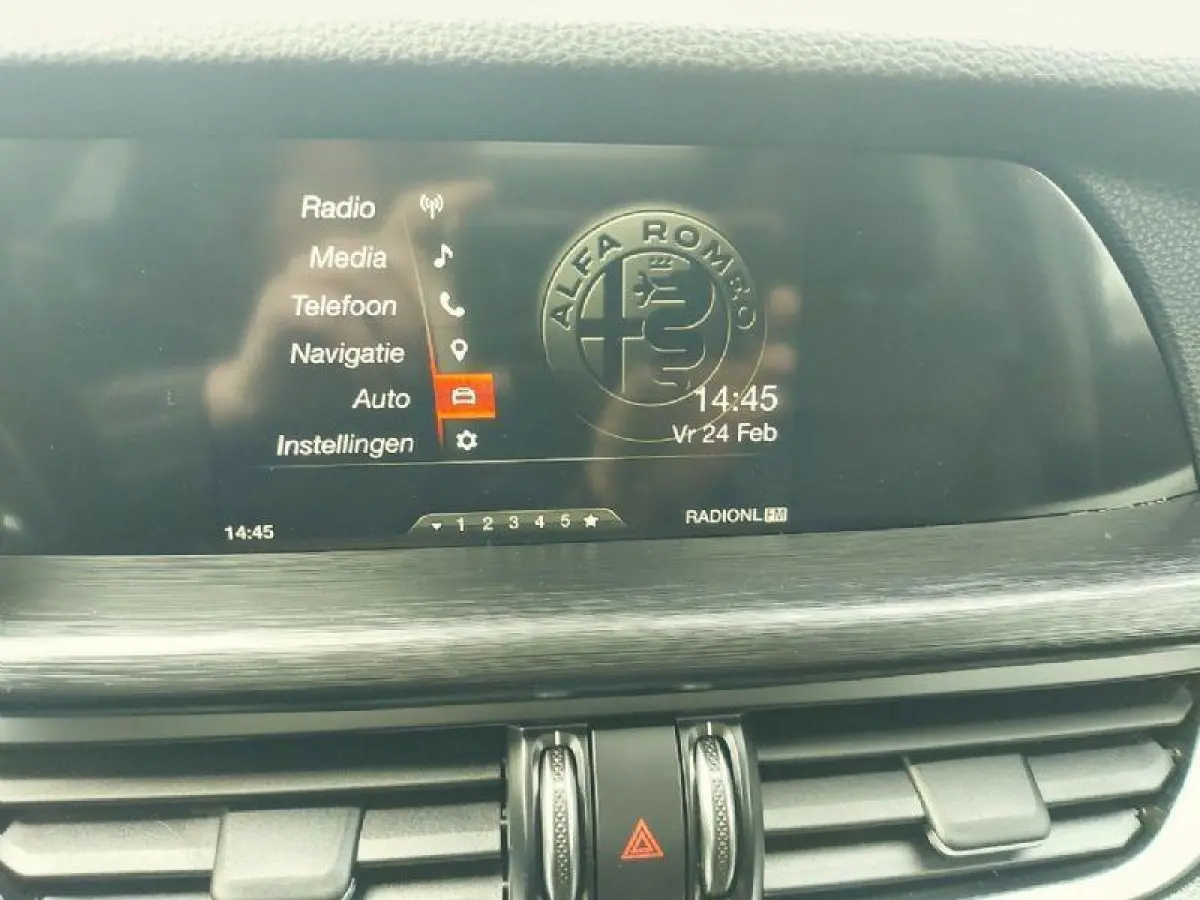 2.0 T AWD Super Automaat, panoramadak,trekhaak,cruise,navigatie,achteruitrijcamera,lederen bekleding,parkeersensoren,