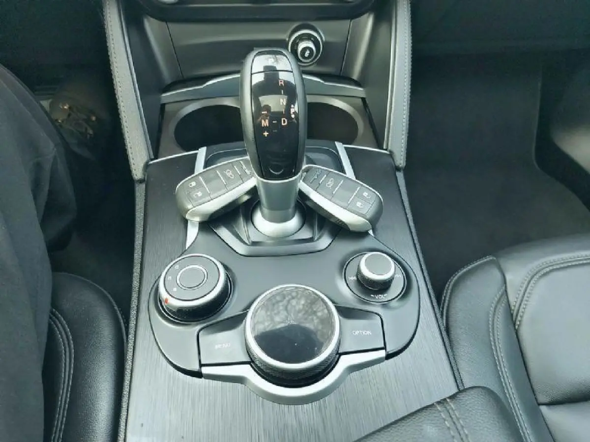 2.0 T AWD Super Automaat, panoramadak,trekhaak,cruise,navigatie,achteruitrijcamera,lederen bekleding,parkeersensoren,