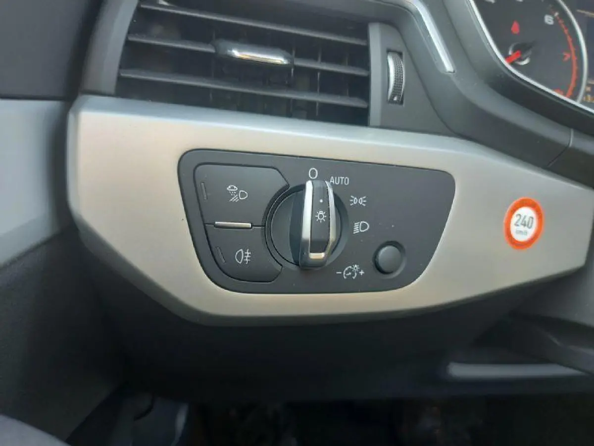 2.0 TFSI MHEV Pro Line Automaat, airco,navigatie,stoelverwarming,lederen bekleding,parkeersensoren,