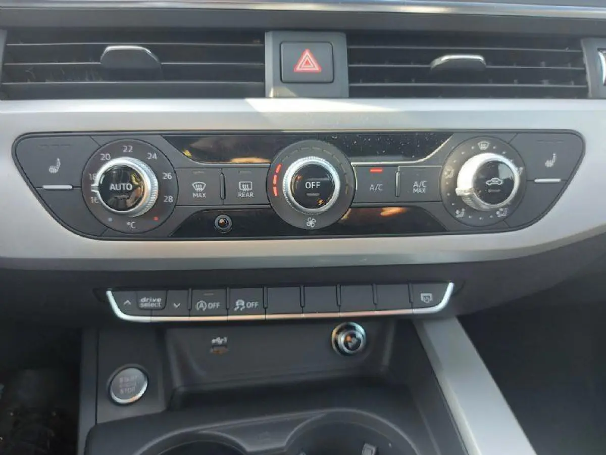 2.0 TFSI MHEV Pro Line Automaat, airco,navigatie,stoelverwarming,lederen bekleding,parkeersensoren,