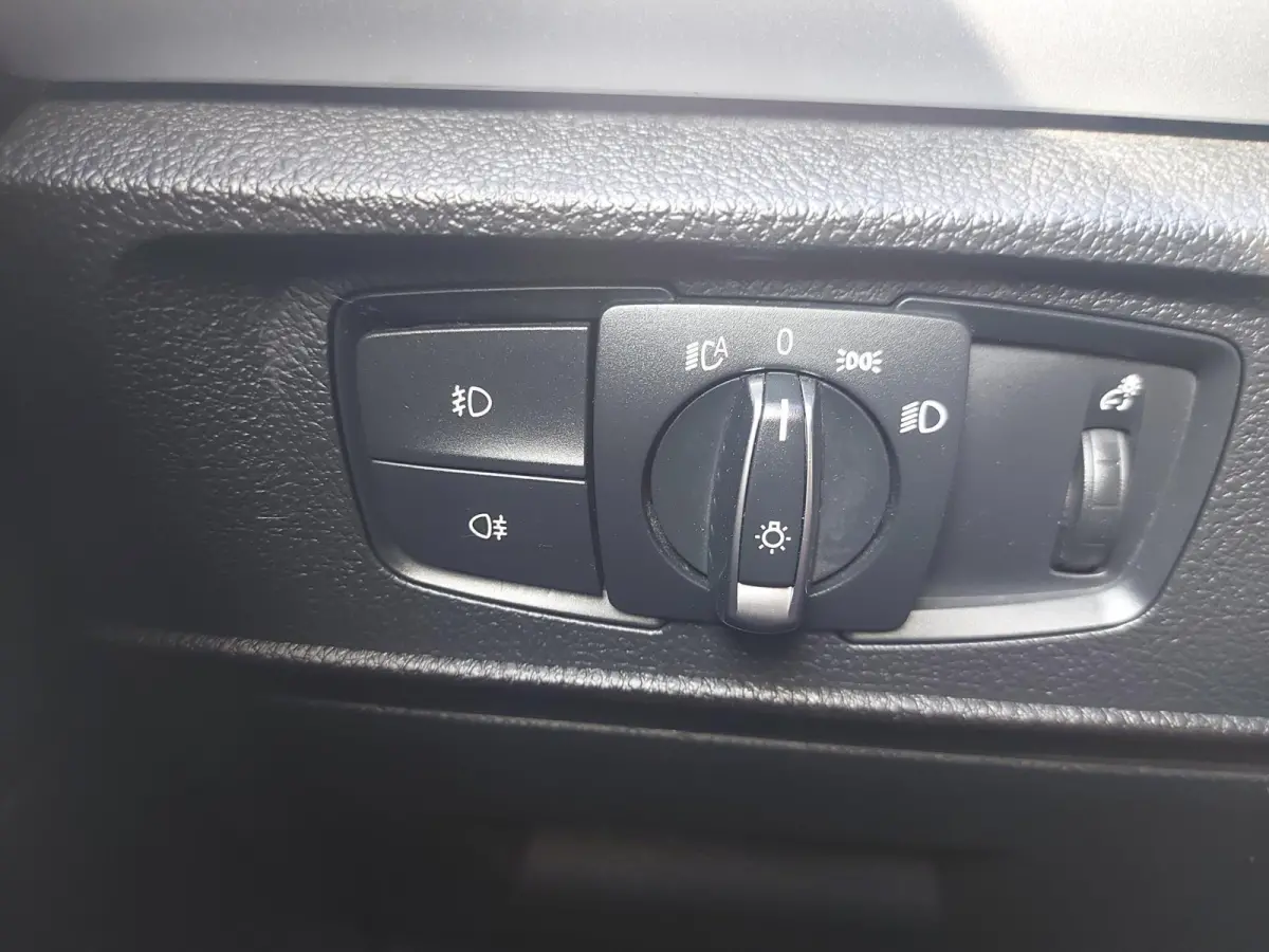 218i High Executive, airco,navigatie,stoelverwarming,parkeersensoren,cruisecontrol,