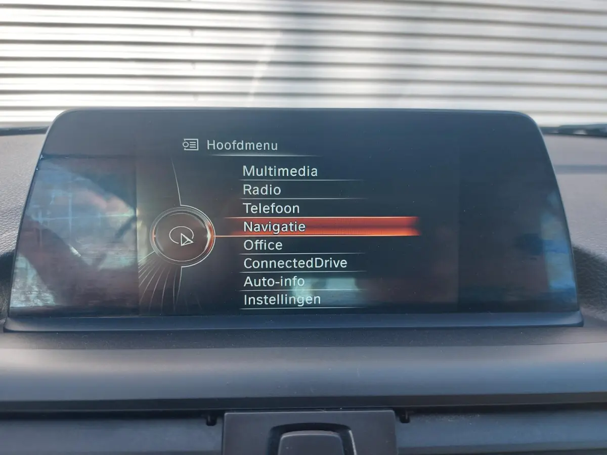 218i High Executive, airco,navigatie,stoelverwarming,parkeersensoren,cruisecontrol,