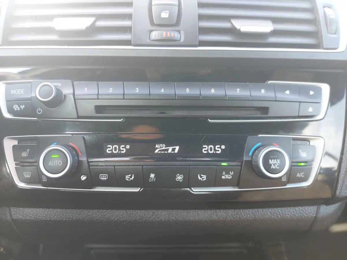 218i High Executive, airco,navigatie,stoelverwarming,parkeersensoren,cruisecontrol,