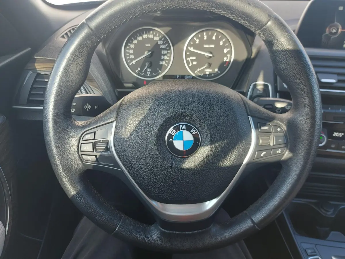 218i High Executive, airco,navigatie,stoelverwarming,parkeersensoren,cruisecontrol,