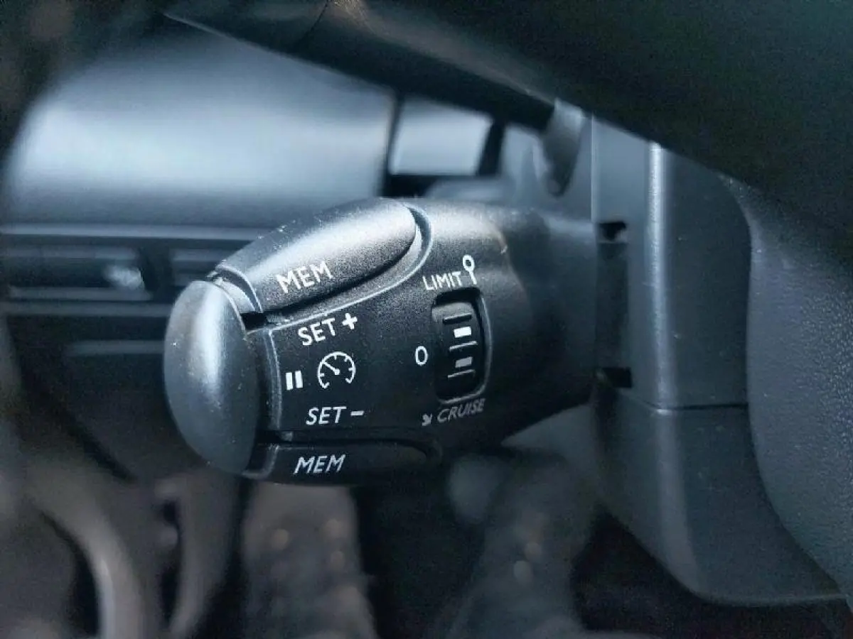 1.2 PureTech S&S Shine Automaat, airco,cruise,navigatie,parkeersensoren achter,