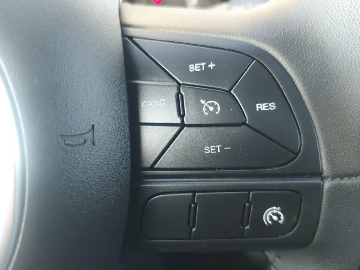 Cross 1.4 Turbo MultiAir Cross, airco,cruise,panorama dak,navigatie/camera,parkeersensoren,