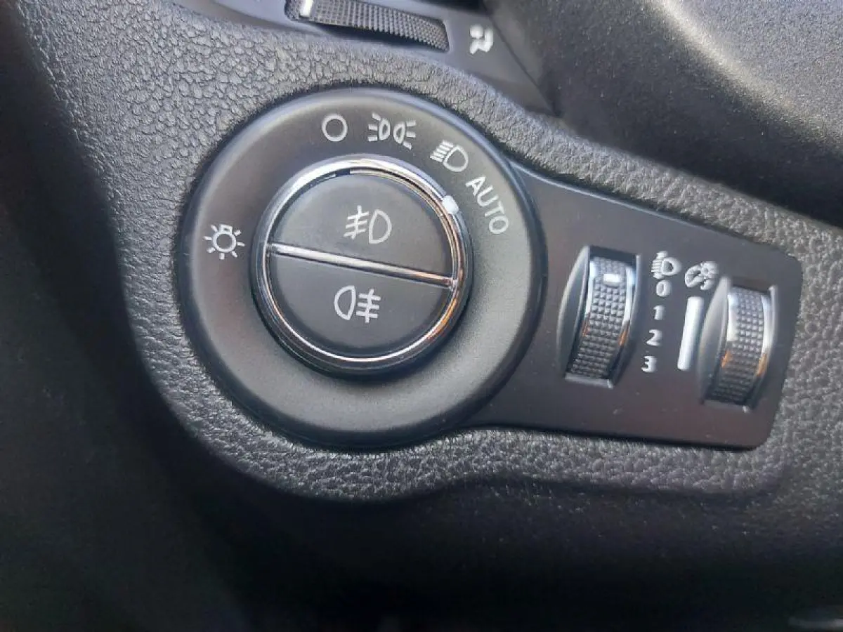 Cross 1.4 Turbo MultiAir Cross, airco,cruise,panorama dak,navigatie/camera,parkeersensoren,