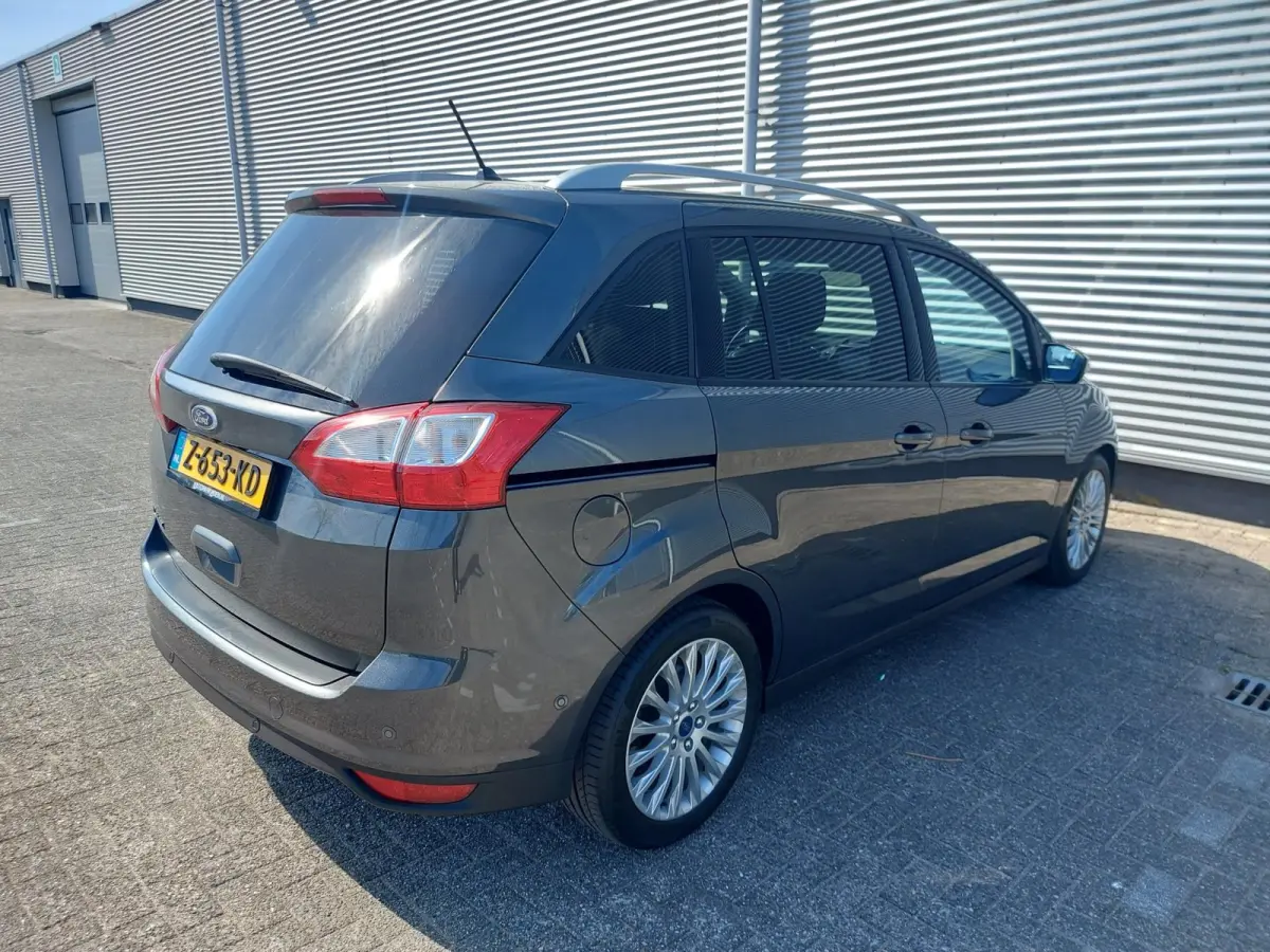 1.0 Titanium, airco,cruise,navigatie/camera,stoel/stuurverwarming,voorruit verwarmd,parkeersensoren,