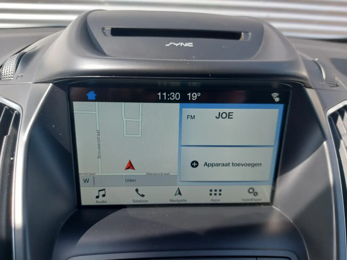 1.0 Titanium, airco,cruise,navigatie/camera,stoel/stuurverwarming,voorruit verwarmd,parkeersensoren,