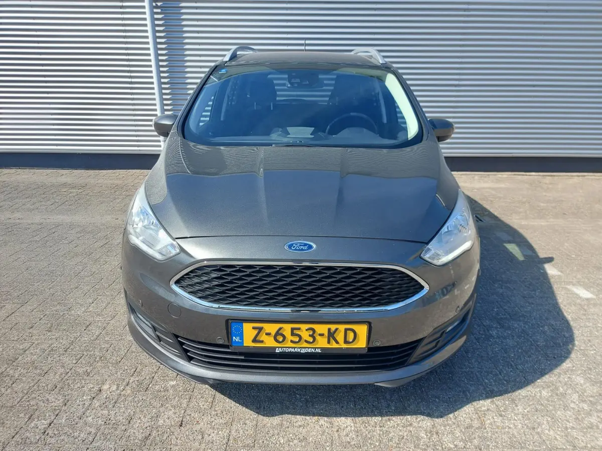 1.0 Titanium, airco,cruise,navigatie/camera,stoel/stuurverwarming,voorruit verwarmd,parkeersensoren,