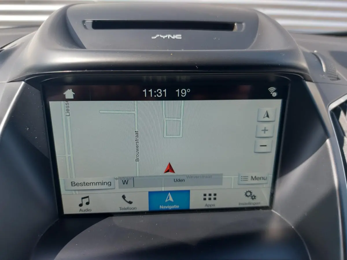 1.0 Titanium, airco,cruise,navigatie/camera,stoel/stuurverwarming,voorruit verwarmd,parkeersensoren,