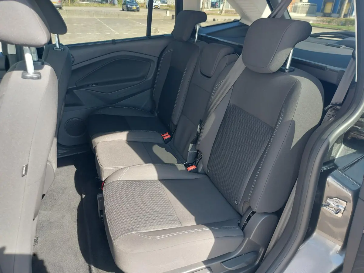 1.0 Titanium, airco,cruise,navigatie/camera,stoel/stuurverwarming,voorruit verwarmd,parkeersensoren,