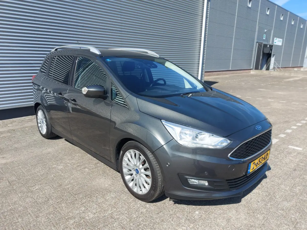 1.0 Titanium, airco,cruise,navigatie/camera,stoel/stuurverwarming,voorruit verwarmd,parkeersensoren,