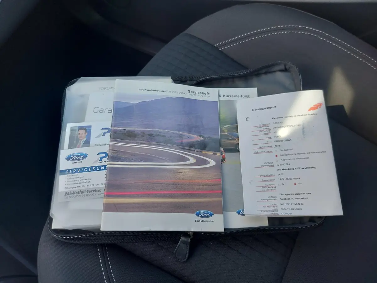 1.0 Titanium, airco,cruise,navigatie/camera,stoel/stuurverwarming,voorruit verwarmd,parkeersensoren,
