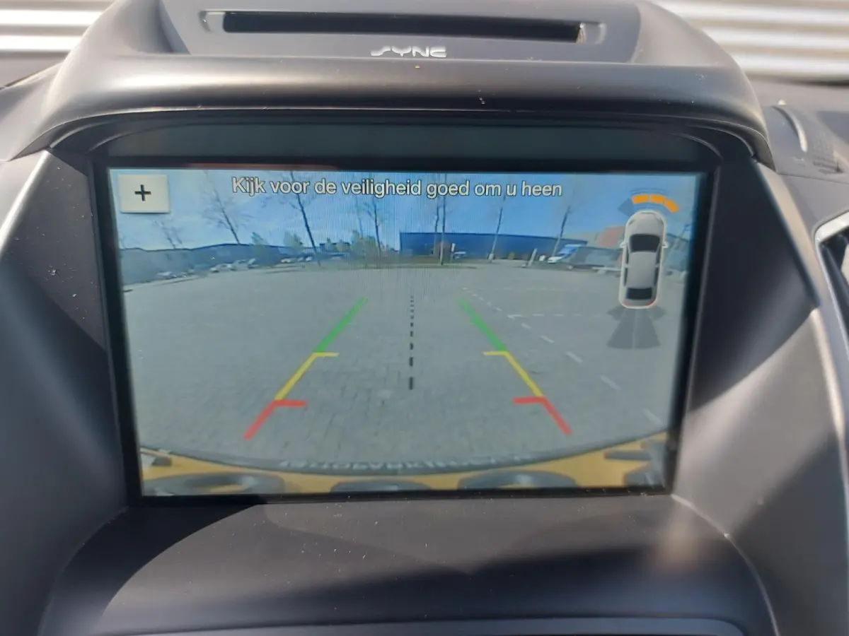 1.0 Titanium, airco,cruise,navigatie/camera,stoel/stuurverwarming,voorruit verwarmd,parkeersensoren,