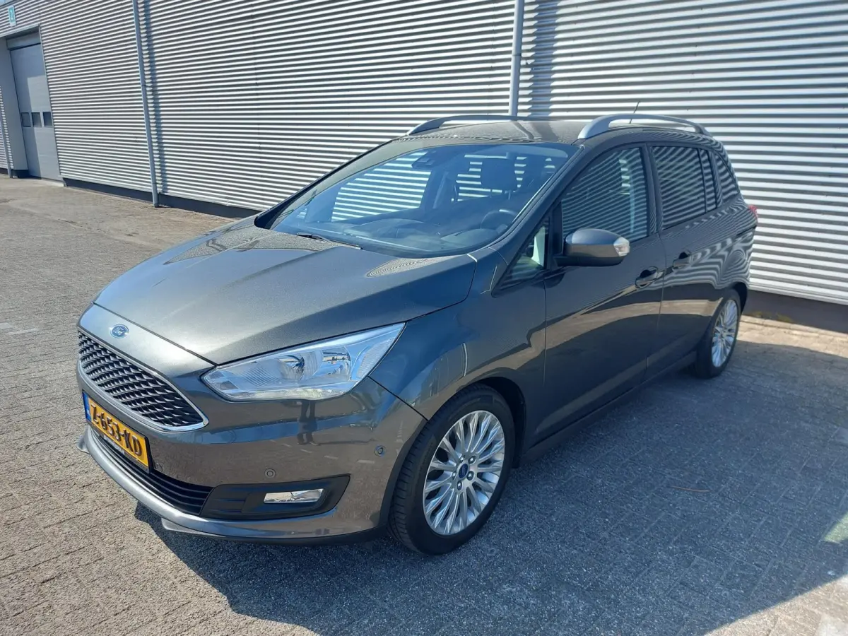 1.0 Titanium, airco,cruise,navigatie/camera,stoel/stuurverwarming,voorruit verwarmd,parkeersensoren,