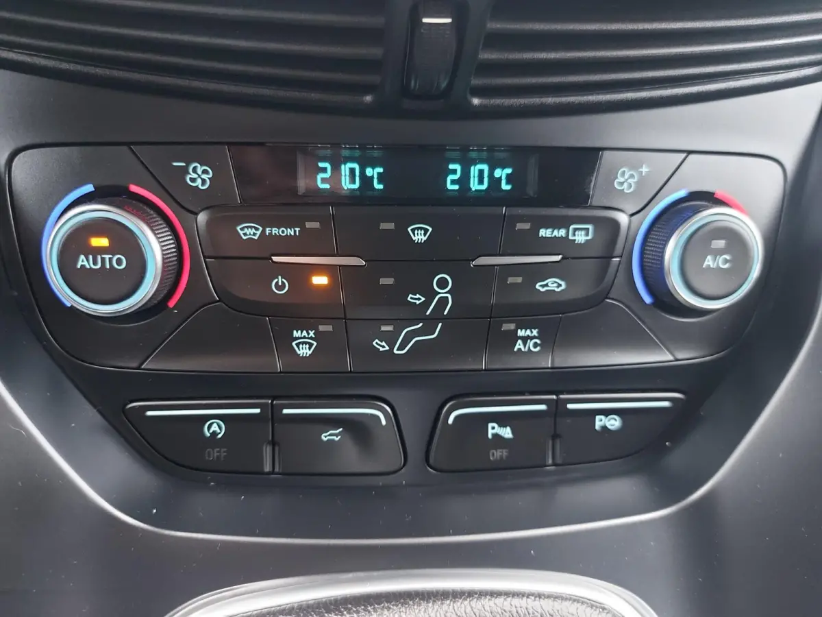 1.5 EcoBoost Titanium ,carplay/andriod,cruise,parkeersensoren,navigatie/camera,afneembaretrekhaak,