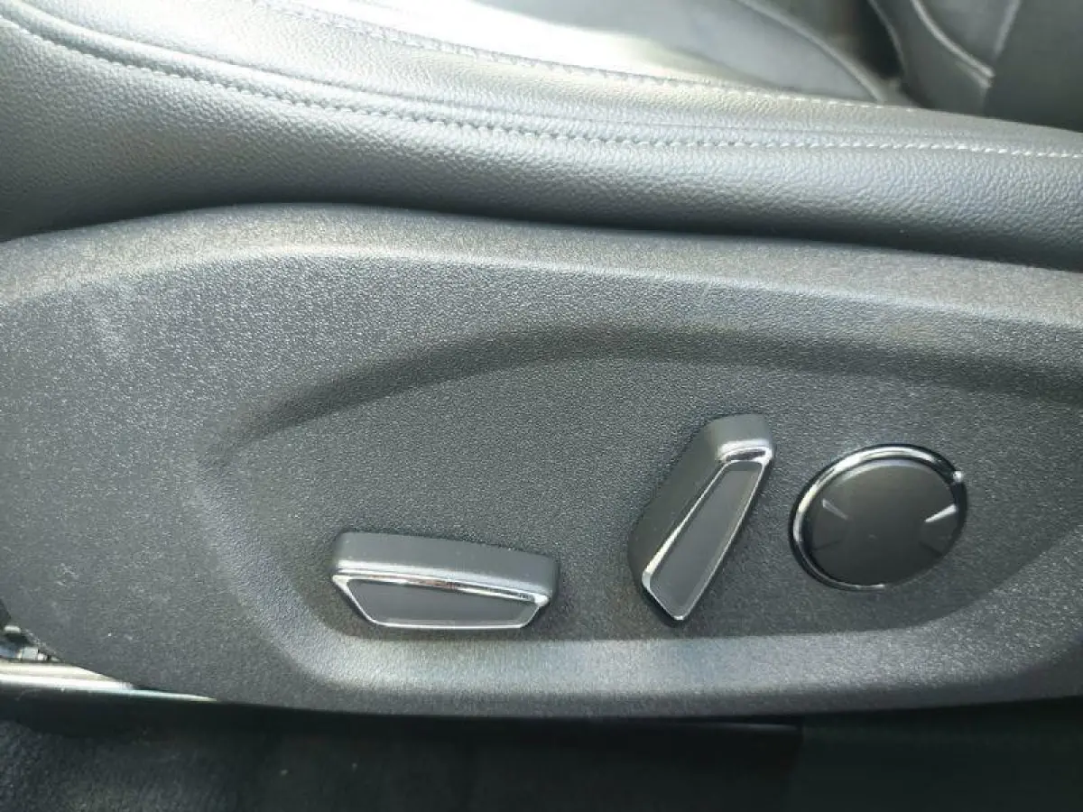 1.5 Titanium Lease Edition Automaat, airco,cruise,navigatie/camera,parkeersensoren,stoel/stuurverwarming,
